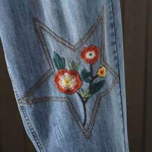 Pantalones cortos vaqueros de estilo casual para mujer con un hermoso patrón de bordado, fáciles de lavar a máquina, adecuados para el verano, jeans casuales con flores bordadas.