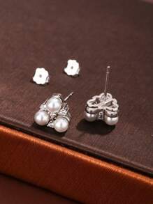 1 Paar 925 Sterling Silber Dreieck mit eingelegter Pseudoperle Ohrstecker, exquisites Design Ohrhänger, geeignet als Geschenk für Geliebte, Ohrstecker Stil in zufälliger Box