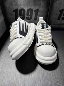 Nouvelles chaussures de mode pour hommes de style rétro punk, plateforme. Baskets casual à semelle épaisse. Mocassins légers et polyvalents à semelle souple