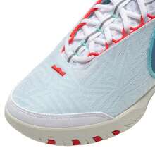 Nike 男士基础款篮球鞋 LBJ NXXT GENISUS EP，户外训练舒适休闲运动鞋 - 白/藍/極光綠/迷人紅/淺青色/海玻璃藍 - 查看 7
