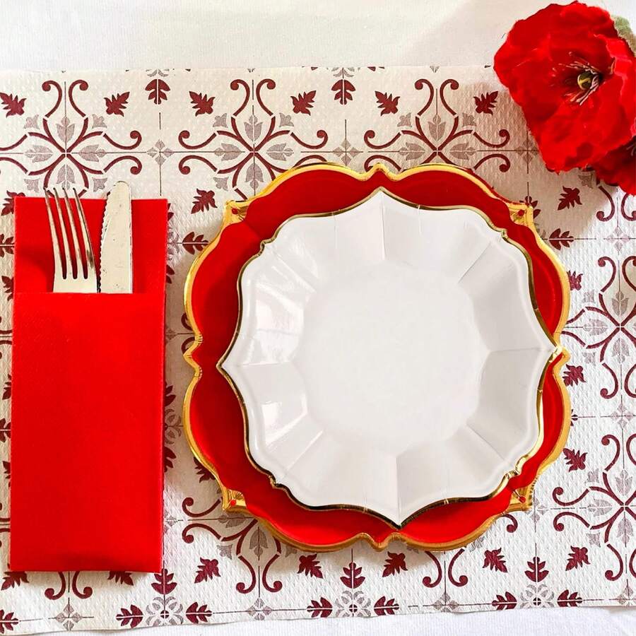 60个白色和红色金箔一次性纸盘，适用于派对/婚礼/周年纪念/新年/生日/圣诞节，其中30个为午餐盘，30个为甜点/沙拉盘。