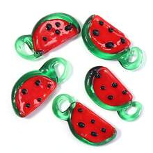 Set de 5 piezas de colgantes de vidrio hechos a mano con formas de verduras y frutas, con estilos múltiples que incluyen sandía y calabaza, accesorios de decoración casual y bonita apropiados para hacer pulseras, collares, aretes y joyería - Multicolor - Ver 18