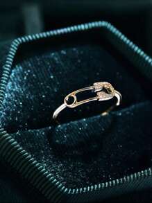 1pc Fashion Unique Paper Clip Design Ring