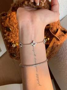 1pc Vintage Hollow Clover Bracelet, Women Fashion Elegant Luxury Niche Design High-End Exquisite Handcrafted Accessory, Suitable For Daily Wear, Valentine's Day Gift