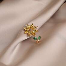 1 件闪亮锌合金向日葵胸针，女士休闲胸针，适合日常佩戴，适合春季、夏季、秋季和冬季背包，适合学校办公室配饰衬衫夹克珠宝圣诞节万圣节衣服别针有趣可爱的教师礼物服装配饰包饰 - 金色 - 查看 6