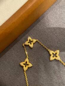 1pc Vintage Hollow Clover Bracelet, Women Fashion Elegant Luxury Niche Design High-End Exquisite Handcrafted Accessory, Suitable For Daily Wear, Valentine's Day Gift