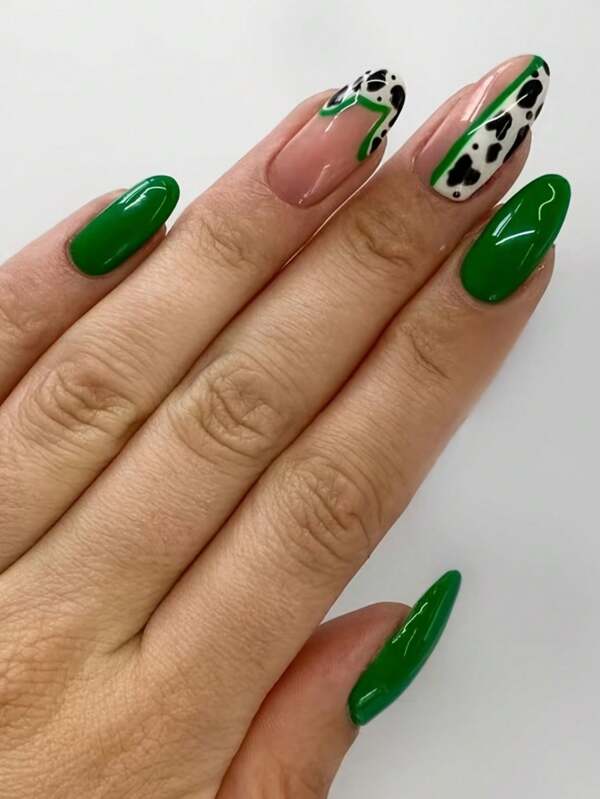 24 adesivos de unha em formato de amêndoa, com estampa verde e divertida de vaca, combinando simplicidade e personalização. Design exclusivo na ponta dos dedos com acabamento brilhante, fácil de aplicar e remover. Estilo elegante e luxuoso, adesivos de unha removíveis adequados para feriados, festas, reuniões e uso diário. Inclui 1 gel e 1 lixa de unha.
