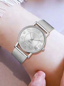Ensemble de bijoux de 4 pièces pour femmes comprenant : montre à quartz avec cadran en forme de cœur et chiffres arabes, collier et boucles d'oreilles assortis. Bracelet en argent, simple et . Convient pour le port quotidien, la décoration ou en tant que cadeau de vacances.