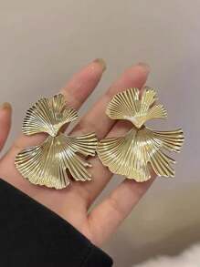 1 Par de Brincos Únicos em Formato de Folha Dourada, Apresentando Design de Beleza Natural, Adequado para Usar em Várias Ocasiões da Moda, Um Presente Elegante para Quem Aprecia Joias Inspiradas na Natureza