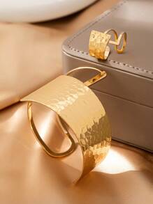 Set de 1 brazalete y anillo de color dorado con diseño geométrico grueso, conjunto de pulseras y anillos a juego, populares en EE. UU. y Europa, juego de regalo para mujer, joyas de metal de color dorado para mujer