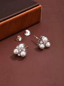 1 Paar 925 Sterling Silber Dreieck mit eingelegter Pseudoperle Ohrstecker, exquisites Design Ohrhänger, geeignet als Geschenk für Geliebte, Ohrstecker Stil in zufälliger Box