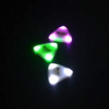 LED Light-Up Guitar Picks, Bass Guitar Night Glow Plectrums, Available In Three Colors (White/Green/Purple),Guitar Led,Guitar Gifts,Picks Guitar Accessories,Rock Music,Guitar Capo,Inflatable Guitar