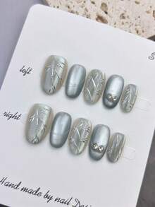 10 件短椭圆形假指甲，法式优雅银色 - 蓝色波纹猫眼设计，白色 3D 手工雕刻花卉装饰和金色中心，100% 手工制作按压式亚克力指甲可重复使用指甲用品，适合女性日常或派对佩戴 - 彩色 - 查看 3