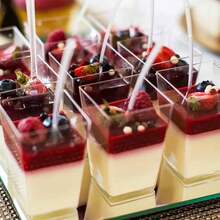 100/50/20 قطعة أكواب حلويات مكعبة التصميم الجديد 2025 مناسبة للحفلات، عيد الحب، الفنادق، المطاعم، المقاهي، محلات الشاي والألبان ومحلات المخابز، وتناول الشاي بالظهر'