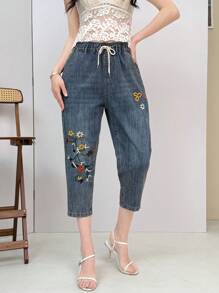 Pantalones cortos vaqueros de estilo casual para mujer con un hermoso patrón de bordado, fáciles de lavar a máquina, adecuados para el verano, jeans casuales con flores bordadas.