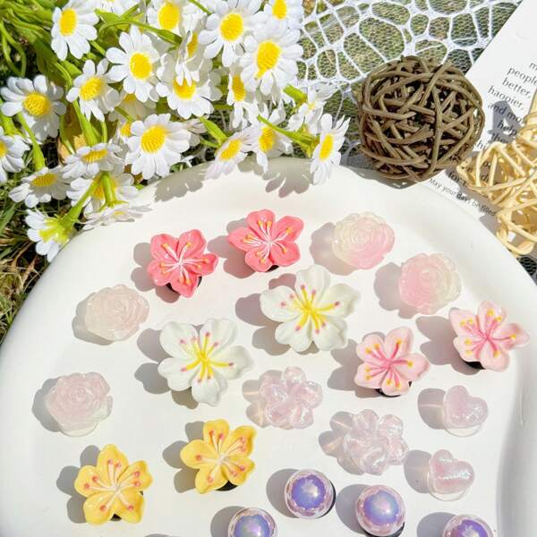 Paquete de 24 piezas de decoraciones para zapatos con flores grandes y pequeñas de colores variados, aptas para chanclas/sandalias/zapatos de playa/zapatos de jardín, accesorios DIY