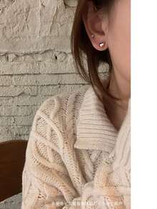 可爱百搭心形耳钉，适合女士，独特小巧金色心形设计钛钢镀金首饰 - 銀色 - 查看 3