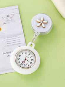 1个护士手表，夜光指针，夹式手表，翻领手表，带秒针的护士怀表，夹式护士手表