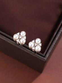 1 Paar 925 Sterling Silber Dreieck mit eingelegter Pseudoperle Ohrstecker, exquisites Design Ohrhänger, geeignet als Geschenk für Geliebte, Ohrstecker Stil in zufälliger Box