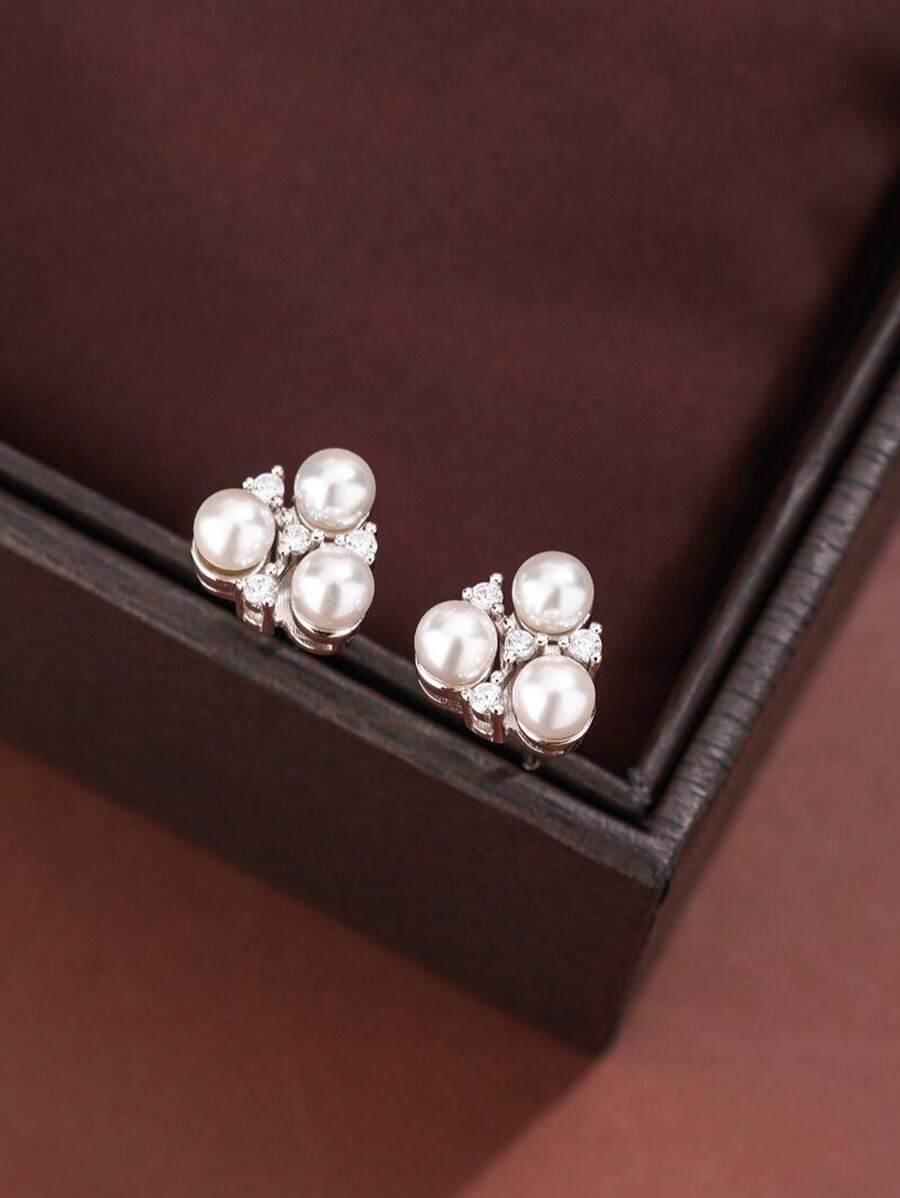 1 Paar 925 Sterling Silber Dreieck mit eingelegter Pseudoperle Ohrstecker, exquisites Design Ohrhänger, geeignet als Geschenk für Geliebte, Ohrstecker Stil in zufälliger Box