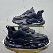 Nouvelles baskets décontractées mode, légères et respirantes en maille pour hommes d'été. Baskets compensées épaisses confortables pour les loisirs, disponibles en blanc, gris, noir