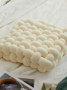 1个手工编织方形靠垫，可用作沙发抱枕、椅垫、地垫、靠背垫、腰枕，装饰房间，适用于书房、卧室、客厅，也可用作坐垫、办公椅垫、游戏椅垫。