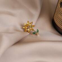 1 件闪亮锌合金向日葵胸针，女士休闲胸针，适合日常佩戴，适合春季、夏季、秋季和冬季背包，适合学校办公室配饰衬衫夹克珠宝圣诞节万圣节衣服别针有趣可爱的教师礼物服装配饰包饰 - 金色 - 查看 3