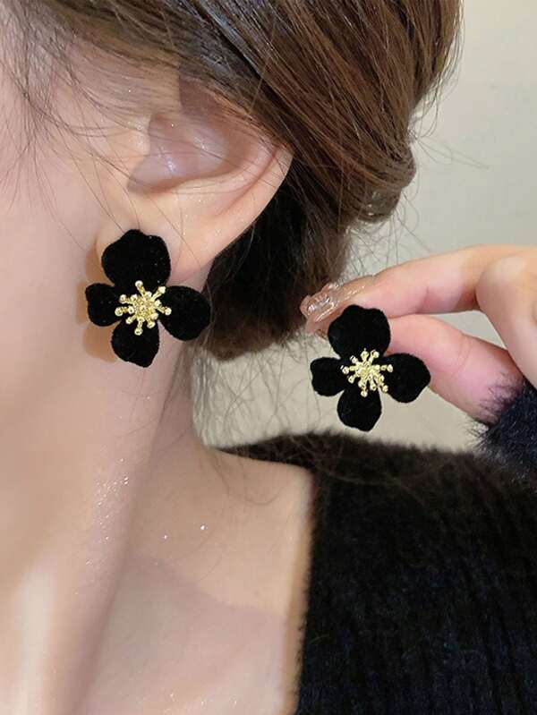 1 Pair Fashionable Autumn/Winter New Velvet Flower Stud Earrings, Retro Minimalist Elegant Style Earrings For Women