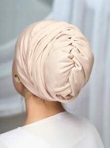 1 Stück modischer Turban. Doppellagig, 4-Wege-Stretch, ohne Nadeln oder Magnete. Natürliche Falten betonen ein schlankes Gesicht. Verleiht Volumen und fixiert einen Dutt. Passt den meisten Frauen.
