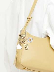 Colgante de corazón blanco personalizado con decoración de margarita, se puede grabar con inicial y bendición/carta de amor | Llavero de corazón | Accesorio personalizado para bolso | Regalo, llavero, accesorio único para teléfono - Multicolor - Ver 9