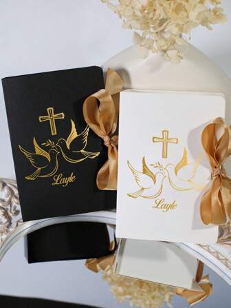 Caja de recuerdo personalizada para bautizo con 5/10/50 piezas, caja de regalo con cruce y detalles en dorado, con lazo para lazada - elegante caja conmemorativa para bautizo, primera comunión, dedicación, pascua o eventos de iglesia - ideal para caramelos, joyas, rosarios - perfecta para que los invitados atesoren - agregue un nombre para hacerla especial - ¡ordena ahora para tu celebración sagrada!