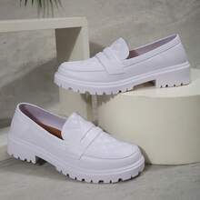 صيحات الربيع/الصيف لأسلوب الكلية لعام 2025، حذاء لوفر جلد بأصبع قدم دائري أبيض مزود بإبزيم سهل الارتداء - أبيض - مشاهدة 5