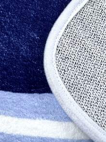 1件可爱鲸鱼造型TPR防滑浴室垫，高吸水性，适用于浴室、客厅、卧室、洗衣房、入口厨房等场所。