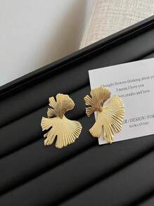 1 Par de Brincos Únicos em Formato de Folha Dourada, Apresentando Design de Beleza Natural, Adequado para Usar em Várias Ocasiões da Moda, Um Presente Elegante para Quem Aprecia Joias Inspiradas na Natureza