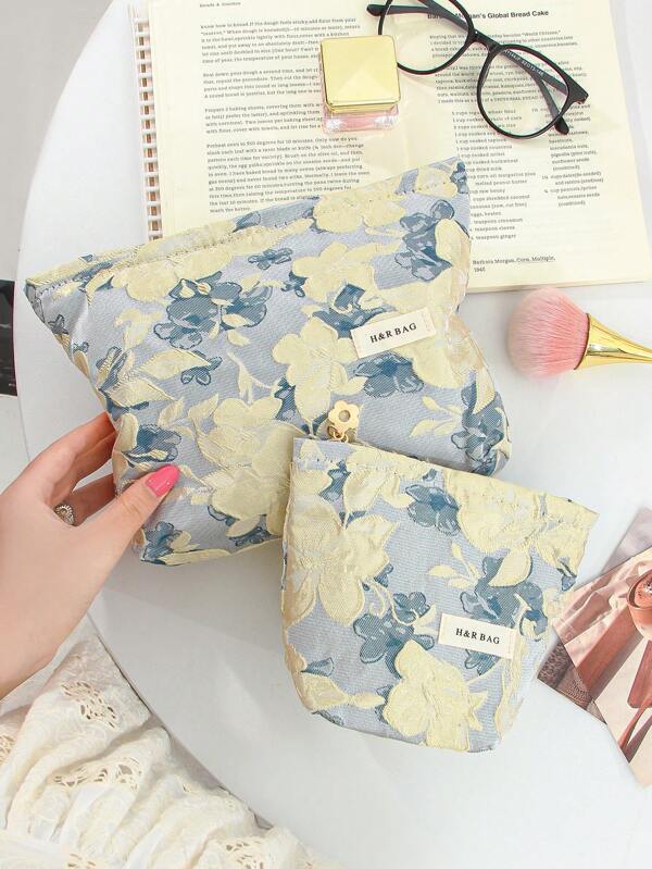 1 PC Dark Gold Embossed Large Floral Portable Back To School Halloween Make Up Bag, Fashionable And Casual Large Capacity Portable Zipper Makeup Bags, Travel And Vacation Essentials Cosmetic Bags For Sanitary Napkins, Pouch Pads, Wired Earphones, Earpods, Headphones, Charger, Lipsticks, Cosmetics, Perfume, Skin Care And Beauty Products, Home Decor