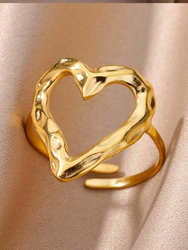 1 Pc Stainless Steel French Ring Designed By A Female, Niche Blogger, Featuring A Hammer-Textured Heart, Light Luxury Golden Yellow Gold-Plated Ring That Won't Fade