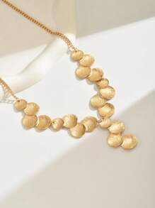 1pc Elegant European & American Geometric Matte Asymmetrical Round Pendant Necklace For Women, Suitable For Any Occasion, Graceful Jewelry Necklace