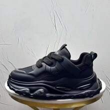 Nouvelles baskets décontractées mode, légères et respirantes en maille pour hommes d'été. Baskets compensées épaisses confortables pour les loisirs, disponibles en blanc, gris, noir