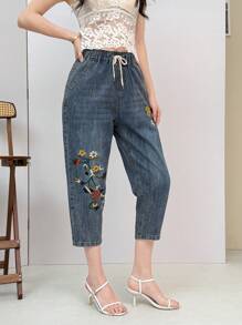 Pantalones cortos vaqueros de estilo casual para mujer con un hermoso patrón de bordado, fáciles de lavar a máquina, adecuados para el verano, jeans casuales con flores bordadas.
