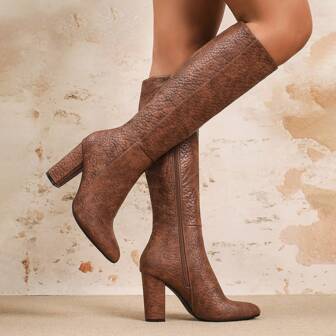 欧美风格尖头高筒靴女秋冬新款修身直筒筒靴粗跟优雅马靴棕色靴子