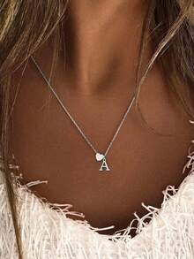 1 件时尚心形 26 个字母英文字母吊坠项链，创意百搭心形锁骨链