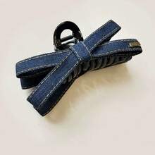 1PC 适合返校季，休闲牛仔布是百搭的蝴蝶结，带有复古的发爪，学校用品，大学