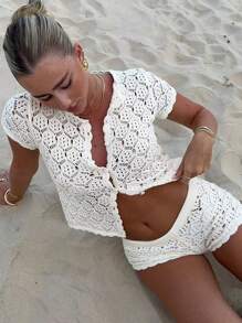 مجموعة قصيرة من قطعتين للنساء رباطية معقودة على الشاطئ، كاردجان قصير مفتوح، شورت ، ملابس صيفية للعطلة - مجموعة قطعتين للنساء، ملابس زي خروج رباطية معقودة مصنوعة من قماش شفاف تناسب الجسم بشكل أنيق