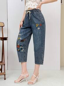 Pantalones cortos vaqueros de estilo casual para mujer con un hermoso patrón de bordado, fáciles de lavar a máquina, adecuados para el verano, jeans casuales con flores bordadas.