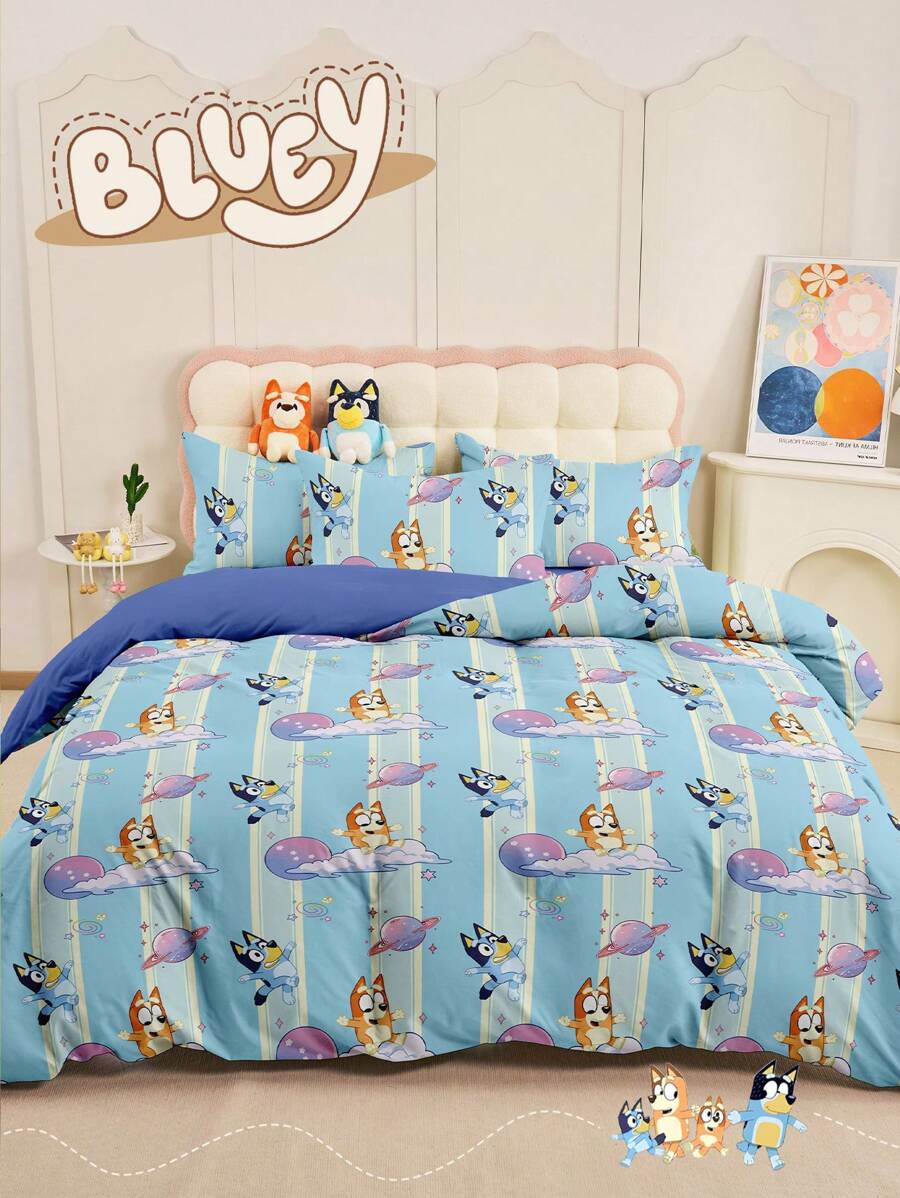 Bluey Set de funda nórdica de 2/3 piezas de Bluey, conjunto de ropa de cama, conjunto de funda de edredón amigable con la piel, conjunto de funda de edredón estilo de dibujos animados, conjunto de ropa de cama suave y cómoda para el dormitorio, con cierre de cremallera, ataduras en las esquinas, transpirable, ligero y suave como la seda, adecuado para todas las estaciones, para cama individual/queen/king, 1 pieza de funda nórdica y 2/1 pieza de funda de almohada, regalo perfecto para vacaciones