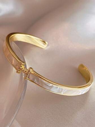 1pc Stainless Steel Fashionable & Elegant Letter Shell Cuff Bracelet, Luxury Commuter Bangle, Stylish New Jewelry For Women
