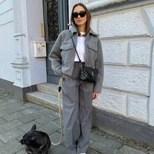 Lässige, weite Jacke mit Reißverschluss und Taschen, einfarbig