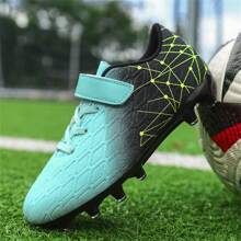 1 双儿童低帮足球鞋，带钩环扣，鞋钉设计，适合初学者训练