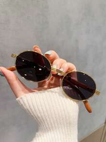 全新复古椭圆形镜框时尚眼镜，采用仿木纹镜腿设计，椭圆形镜框