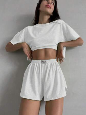 2 件女式新款微透明柔软舒适休闲运动沙滩套头衫圆领短袖侧开衩阔腿短裤套装，适合家居服